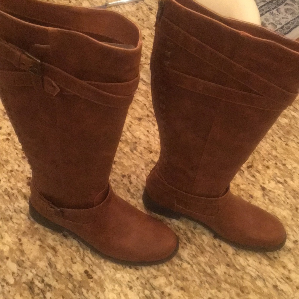 New AYMALY boots